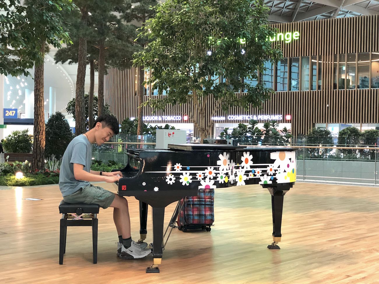 Linus playing the piano at an airport lounge